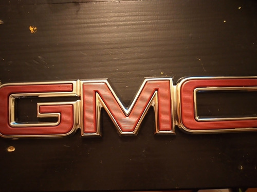 Emblema Gmc Sierra Tapa Batea Chevrolet 15-19