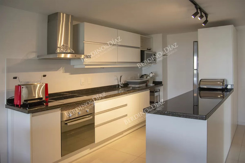 Apartamento En Venta En Torre Esmeralda De 3 Dormitorios , En Punta Del Este