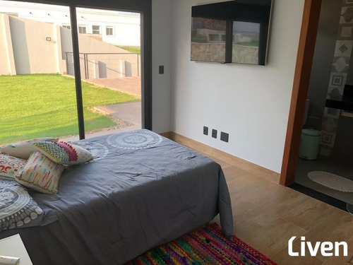 Imagem 25 de 30 de Maravilhosa Casa De 520m² Com 5 Suítes, Amplo Quintal, Área Gourmet, Piscina, 4 Vagas No Urbanova - 9400