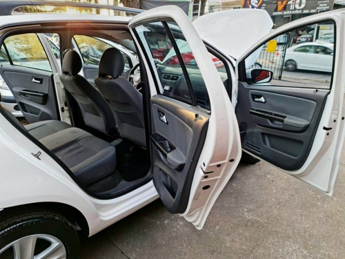 Imagem 14 de 21 de Volkswagen Fox Trend 1.6 8v Flex 4 Portas Impecável!!!