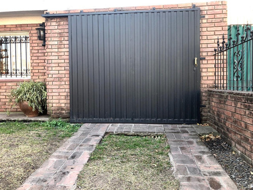 Hermosa Casa De 3 Dormitorios En Zona Norte, Excelente Ubicación