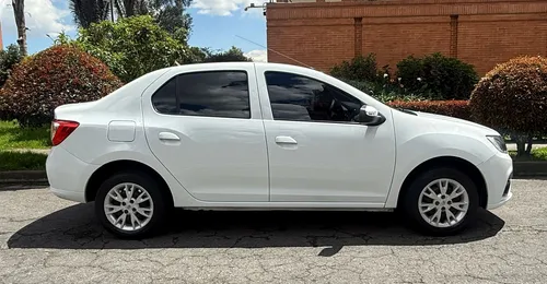 Renault Logan Life + Plus MT