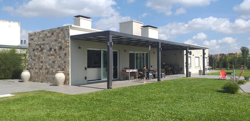 Imagen 6 de 21 de Hermosa Casa En Barrio Las Tardes - Pileta Y Quincho