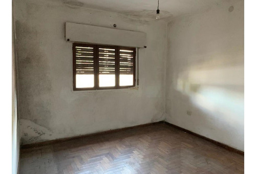 Imagen 4 de 8 de Casa Con 2 Dormitorios Y Fondo Libre A Reciclar.