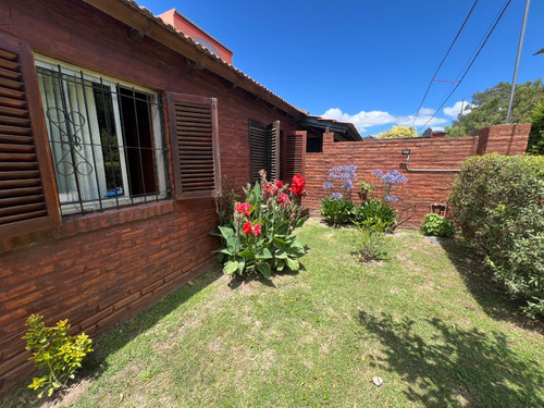 Casa Sobre Esquina (barrio Los Sauces)
