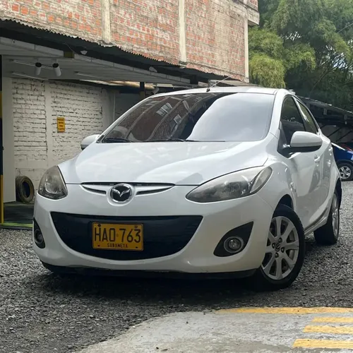 Mazda 2 Hb At 1.5cc 2015
