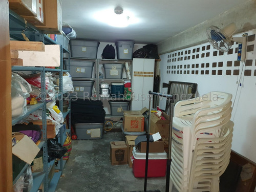 Hermoso, Amplio Y Acogedor Apartamento En Calle Nueva Con Transversal 10 En Los Palos Grandes, 23-32174