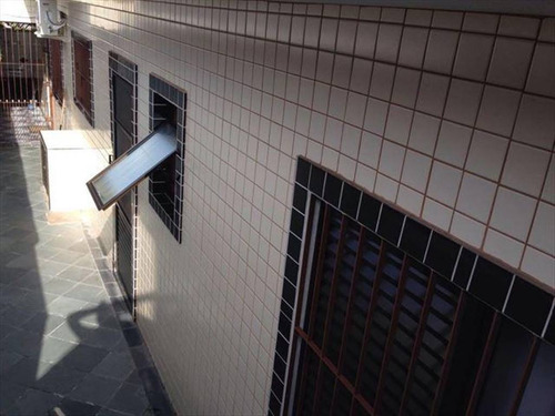 Imagem 4 de 18 de Casa Terrea Com 3 Dormitorios 1 Suite Em São Vicente. - Hm2131