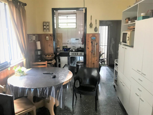 Casa. 3 Dormitorios.2 Baños.fondo.quincho.parrilla.cochera.bernal Este