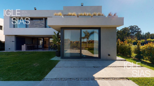 Casa En Venta Al Río 3 Dormitorios En El Yacht, Nordelta