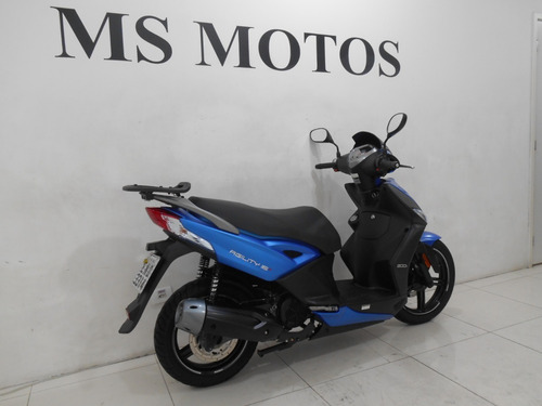 Motos