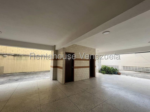 Amplio Y Moderno Apartamento Con Excelente Ubicacion En El Centro De Barquisimeto. Carrera 17 / 25-19502 As-ab