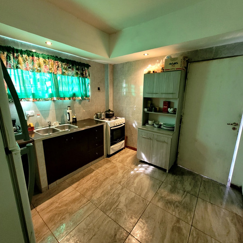 Casa En Berazategui, Barrio Ducilo A 7 Cuadras Del Centro.