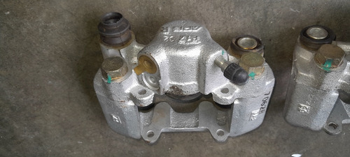 Mordaza Caliper Trasero Toyota Rav4 2000-2005 Originales (Usado)