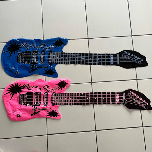Guitarra Inflable Color Rosa (Usado)