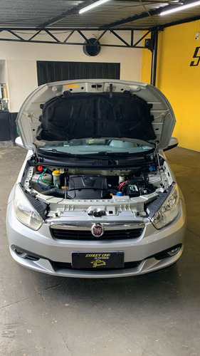 Fiat Grand Siena 1.6 16v Essence Flex 4p