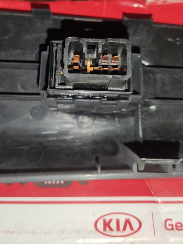 Imagen 5 de 5 de Mando Suiche Vidrio Delantero Derecho Kia Sportage 2.0