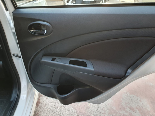 Imagen 9 de 20 de Toyota Etios Xls Pack 1.5 0km 2023