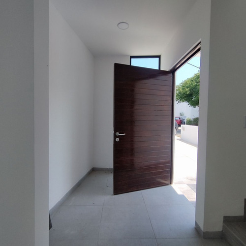 Casas En Venta En El Condado, Jardín, 3 Recamaras, Una En Pb, De Lujo !