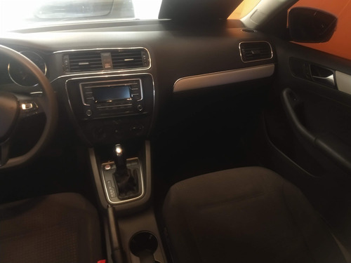 Imagen 7 de 11 de Jetta Mkvi Trendline Automatico Plata Blanco 2017