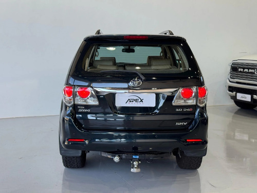 Toyota Hilux SW4 3.0 SRV 4X4 7 LUGARES 16V TURBO INTERCOOLER DIESEL 4P AUTOMÁTICO
