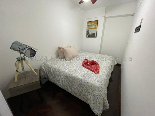 Las Esmeraldas !! En Venta Totalmente Amoblado, Equipado Y Actualizado Hace 3 Meses, 201 M2, 3 Hab., 4 Baños, 2 Pe. Impecable Conjunto Residencial, Piscina, Parrillera, Cancha Tenis, Gimnasio.