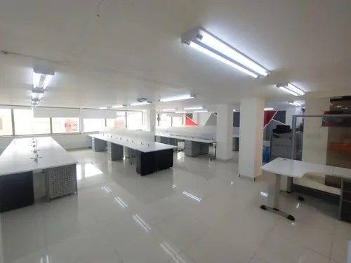 Oficina Amoblada Call Center 118m