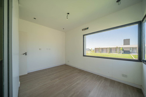 Casa A Estrenar De 4 Ambientes Con Pileta En Horizontes Al Sur Canning