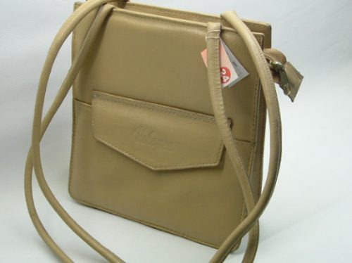 Cartera De Cuero Color Beige Bolsillo Externo Con Tapa Sob 