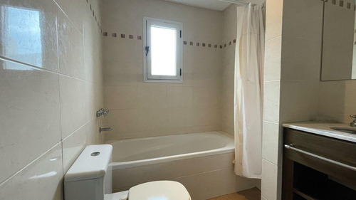 Casa En Venta - 5 Dormitorios 2 Baños - 1.024mts2 - Pinamar