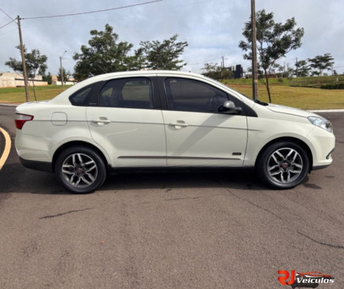 Fiat Grand Siena 1.6 16v Essence Flex 4p
