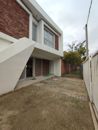 Dúplex En Venta De 2 Dormitorios C/ Cochera En Urca