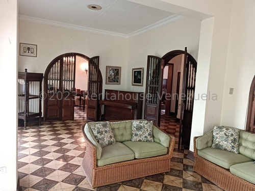 Casa En Venta En Country Club Caracas Para Remodelar Pozo De Agua Chacao Caracas Casas Angela Tochon 2000 Metros Terreno