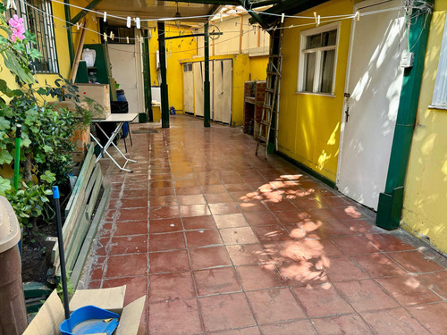 Excelente Ubicación, 6 Dormitorios, 4 Baños, Sólida, 5 Norte