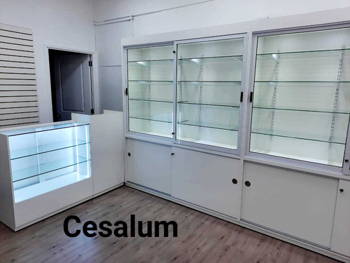 Imagen 4 de 10 de Fabricación De Vitrinas Y Muebles Comerciales A Medida