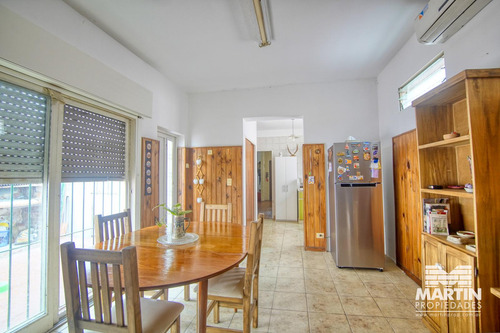 Casa 5 Ambientes, Suite, Playroom, Cochera X 2, Jardín Y Patio.