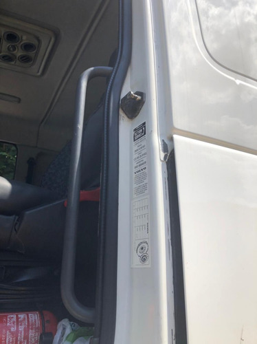 Imagem 2 de 9 de Caminhão Volvo Fh 12 380 4x2 - Ano 2005