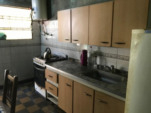Imagen 2 de 6 de Casa A Reciclar En Imponente Lote