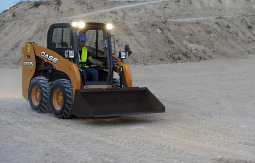 Imagen 3 de 4 de Alquiler De Minicargadora Bobcat/movimiento De Suelos/pozos