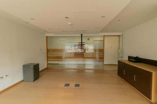 Oficina En Arriendo En Centro Internacional. Cod A1094007