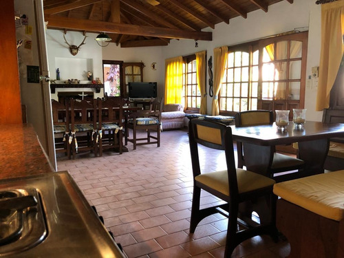 Imagen 4 de 9 de Venta Villa Martelli Barrio Parque Chalet Jardin Piscina
