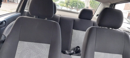 Imagen 11 de 13 de Ford Fiesta Max Ambiente Mp3