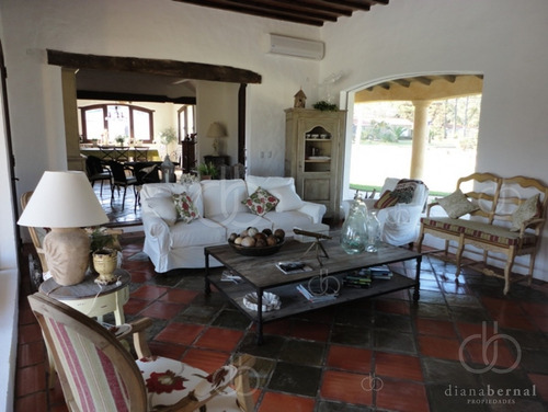 Imagen 5 de 30 de Chalet De 1.800m2, 4 Dormitorios Y Piscina En Pinares, Punta Del Este