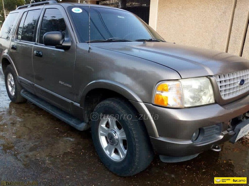Ford Explorer .