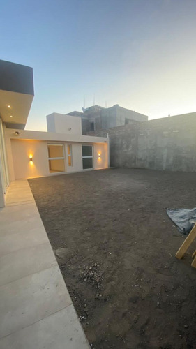 Casa En Venta En Barrio Privado Las Cortaderas 3