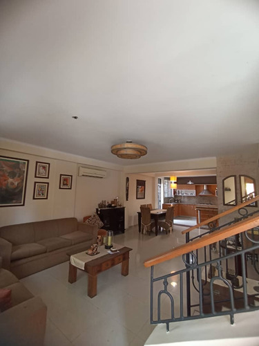Venta Townhouse Conjunto Villas Shirak, Mañongo Naguanagua