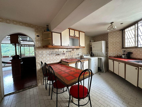 Amplio Apartamento En La Urb. La Esperanza (rgpr) Mls #25-3749