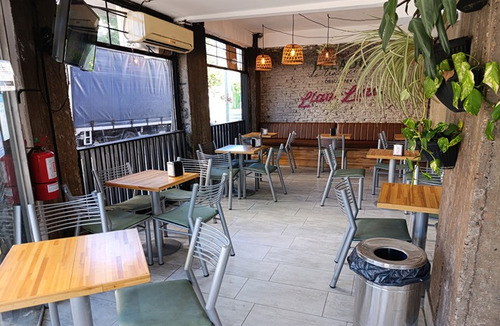 Heladeria Cafeteria En Esquina En Villa Devoto