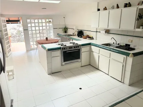 Venta Casa En Chuao 5h/ 5b/3p