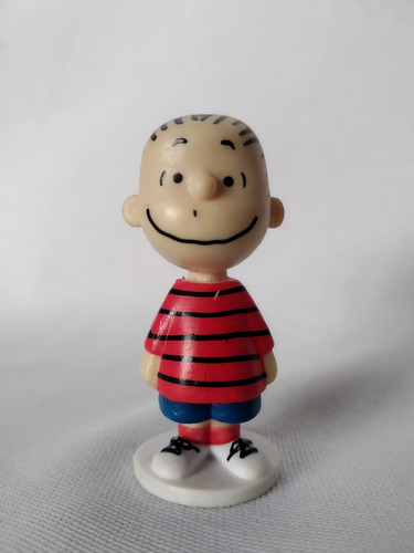 Linus Van Pelt Charlie Brown Pnts 01 Snoopy